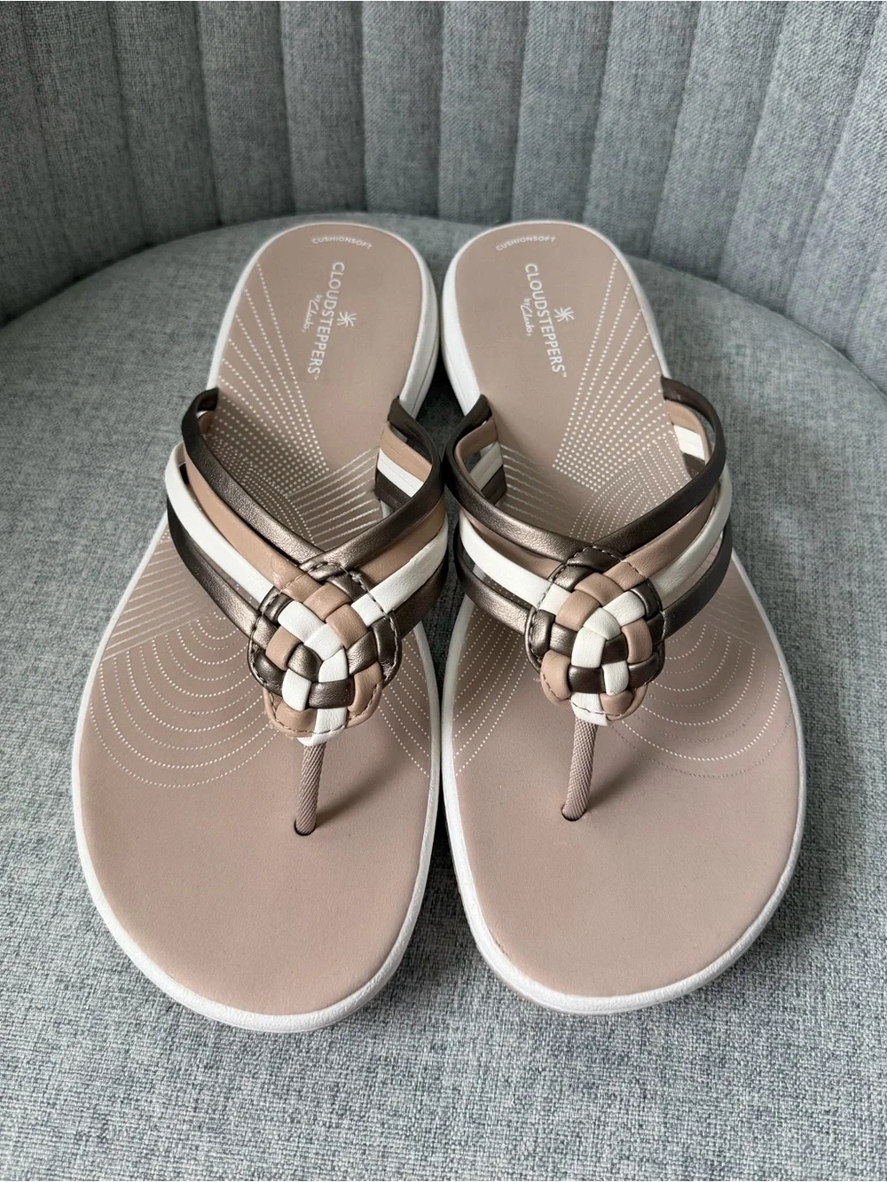 Cloudsteppers by Clarks Breeze Coral Thong Cushion Soft Sandals Women’s US10